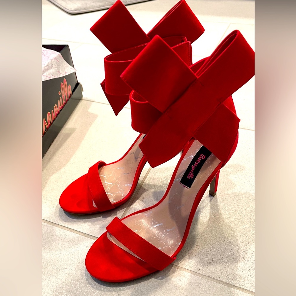 Betseyville betsey Johnson Beaux red heels with big bow